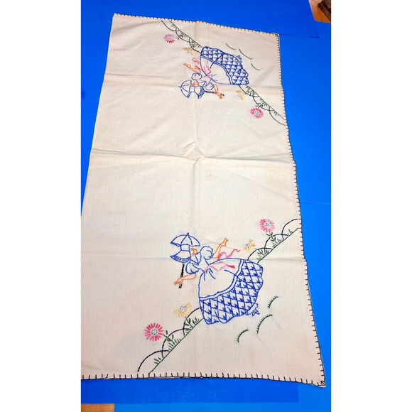 Vintage 1940s-50s Hand-Embriodered Tablecloth-Bonnet Girl Design 32" x 32" - Picture 10 of 16